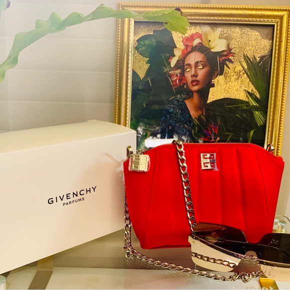 Givenchy Toiletry bag/ cosmetic/ makeup bag/ pouch / case NWOT - Picture 9 of 15